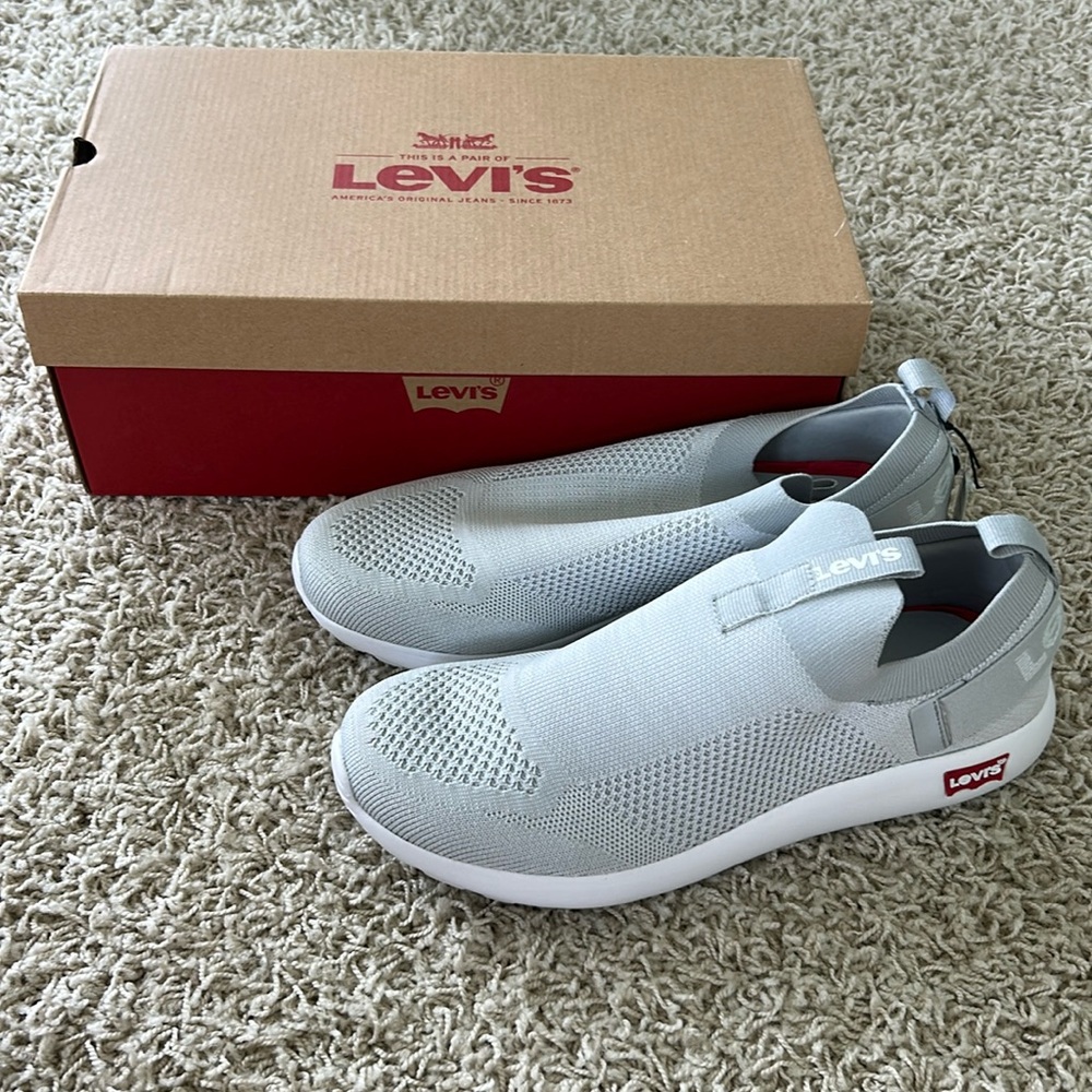 NWT Levi’s Men’s Size 8.5 Gray/White Running Shoes